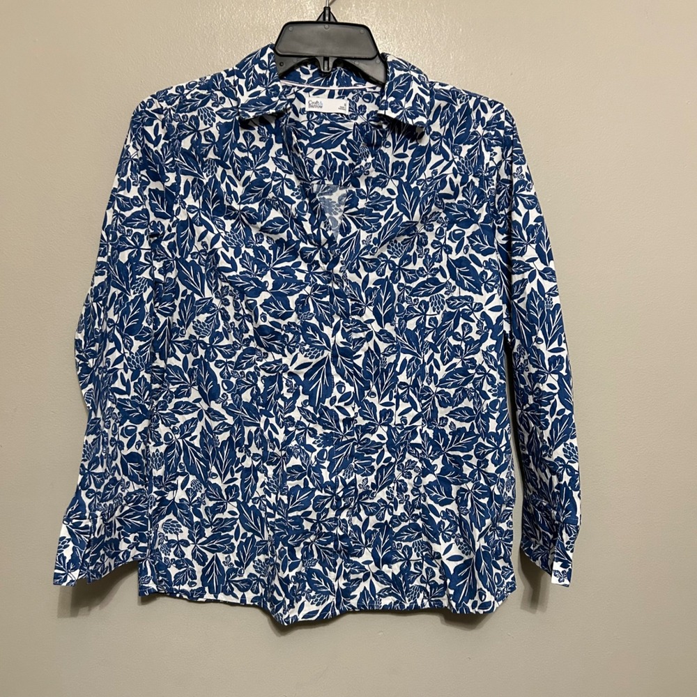Croft & Barrow Women's Blouse S Blue White Floral Leaf Collared Button Up Shirt